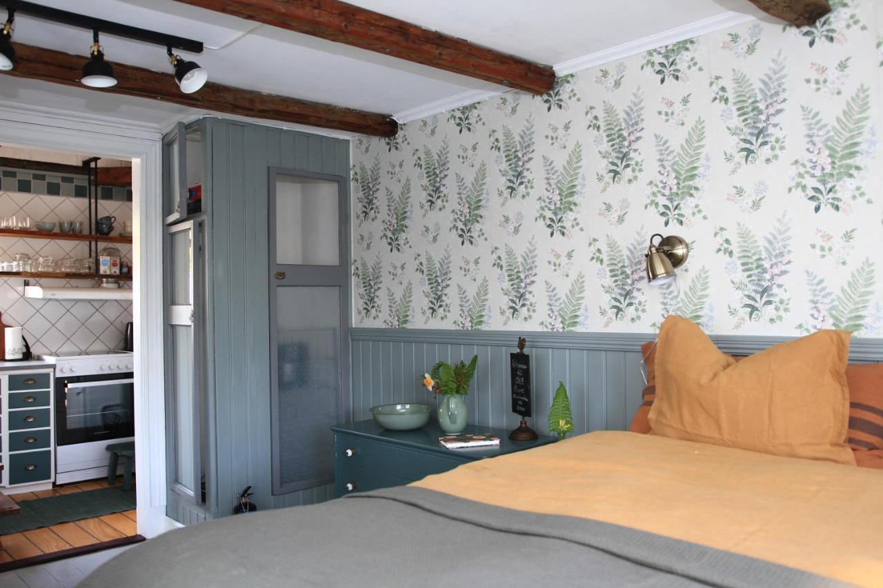 B&B Bland Ormbunkar Och Rosor Falkenberg Dış mekan fotoğraf