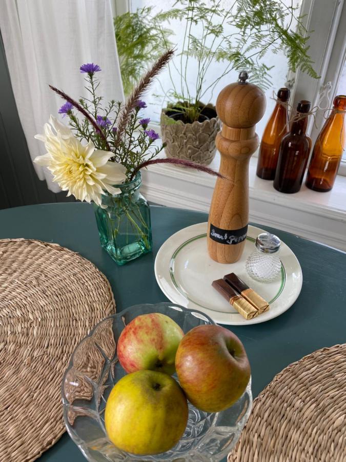 B&B Bland Ormbunkar Och Rosor Falkenberg Dış mekan fotoğraf